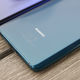Imagen para el artículo titulado Huawei castiga a dos empleados que tuitearon desde un iPhone con una bajada de sueldo de $720